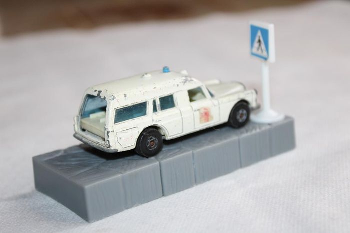 Lesney Mercédes  Benz ambulance - photo numéro 5