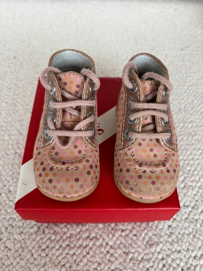 Chaussure de marche Kickers pointure 19 semelle en cuir - photo numéro 2
