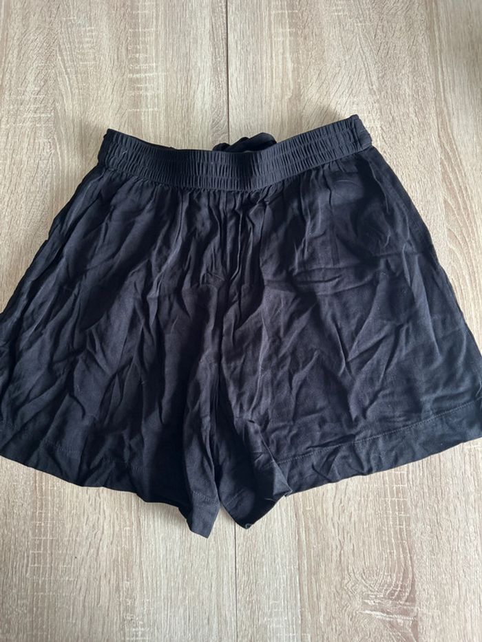 Short noir - photo numéro 2