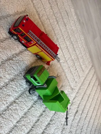 Lot camion pompier et bennes plastique