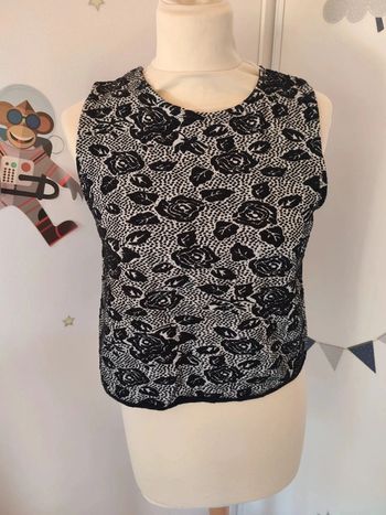 Crop top taille M fleur relief