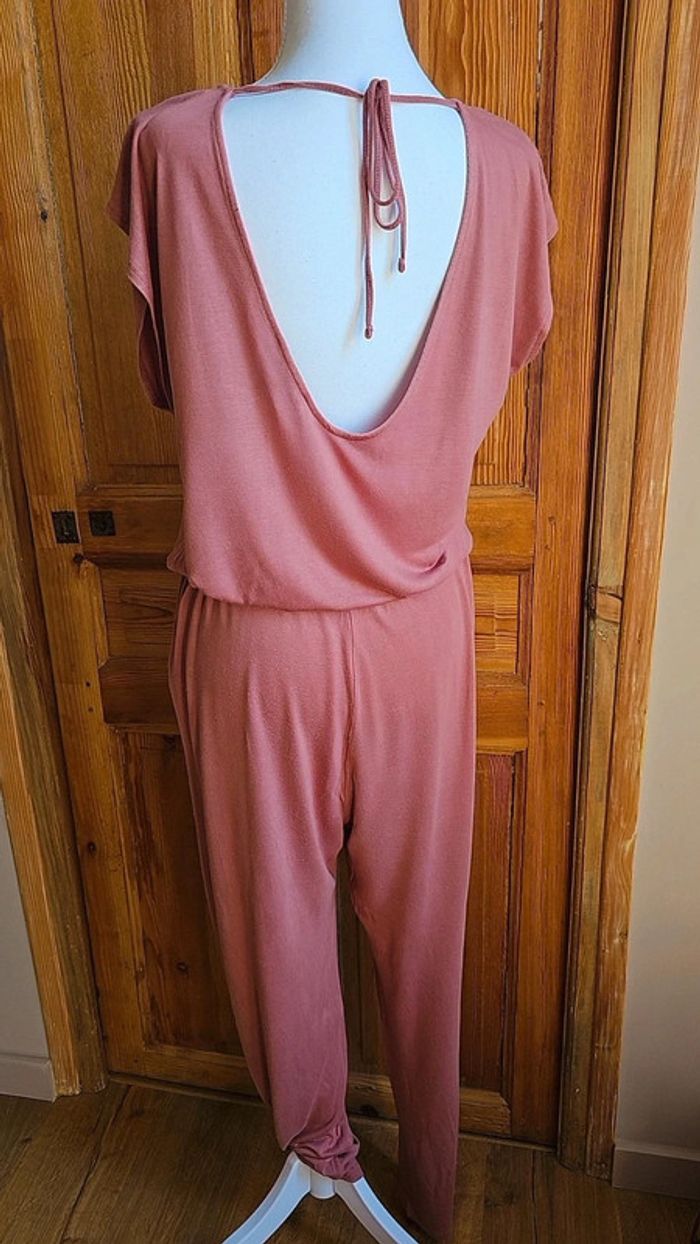 Combinaison 40 pantalon vieux rose dos ouvert