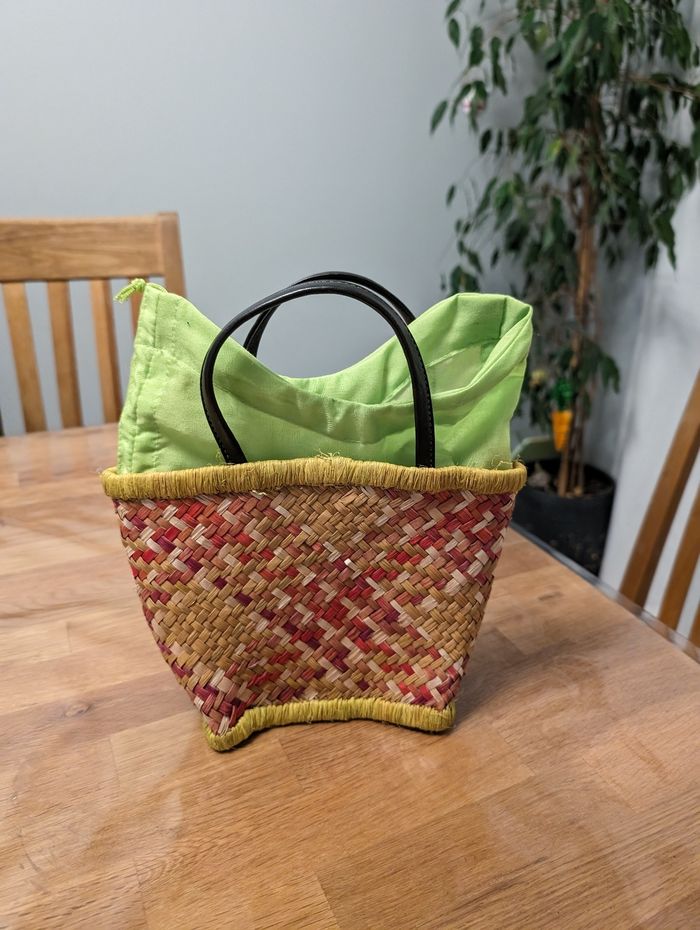 Panier en osier pour petite fille
Très bon état - photo numéro 2