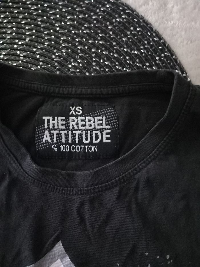 T-shirt garçon – The Rebel Attitude – XS – Tête de mort – Très bon état - photo numéro 3