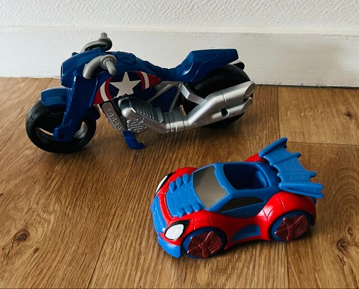 Lot voiture Spiderman + moto captain america Avengers - photo numéro 2