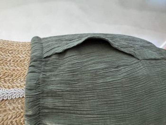 Pantalon texturé kaki Zara - Jambes fluide - Taille XS - Convient à un S - photo numéro 2