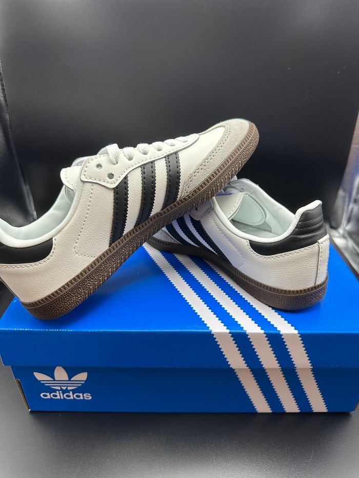 Baskets Adidas taille 373 - photo numéro 4