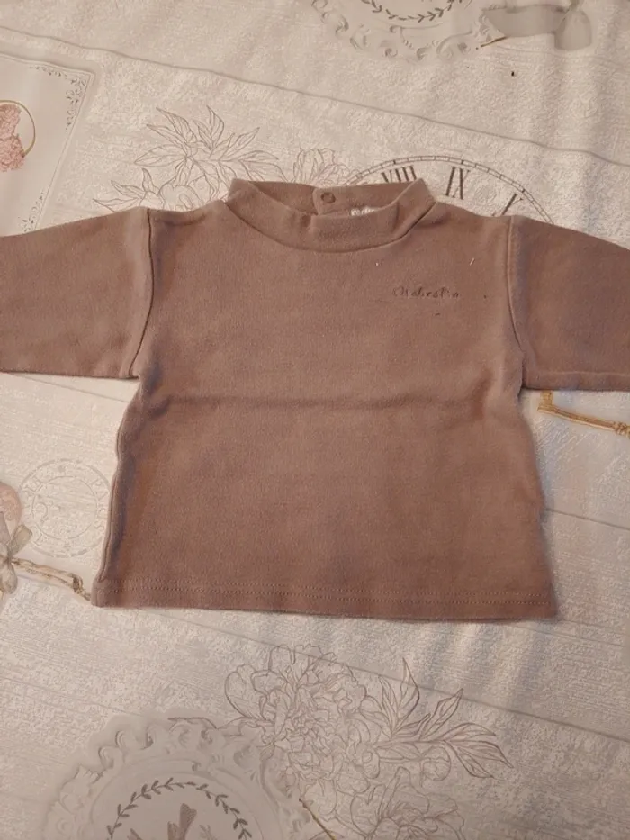Tee shirt col roulé 18 mois - photo numéro 2