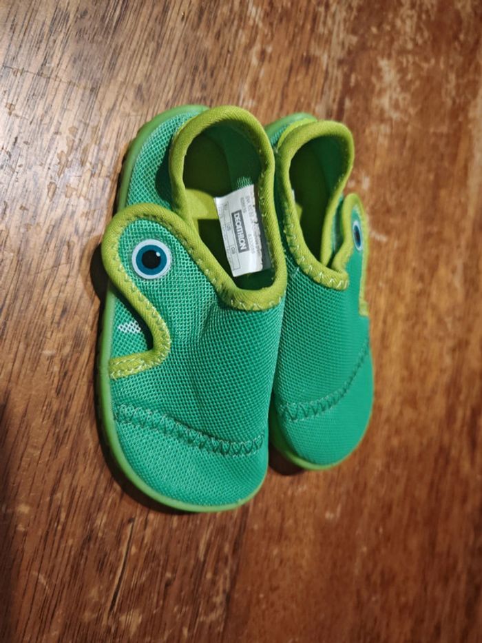 Chaussures aquatiques Decathlon taille 22/23 - photo numéro 2