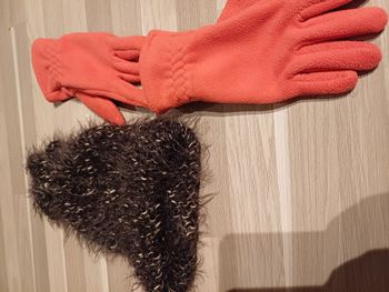 gants et bonnet pour filles d'environ 5 ans