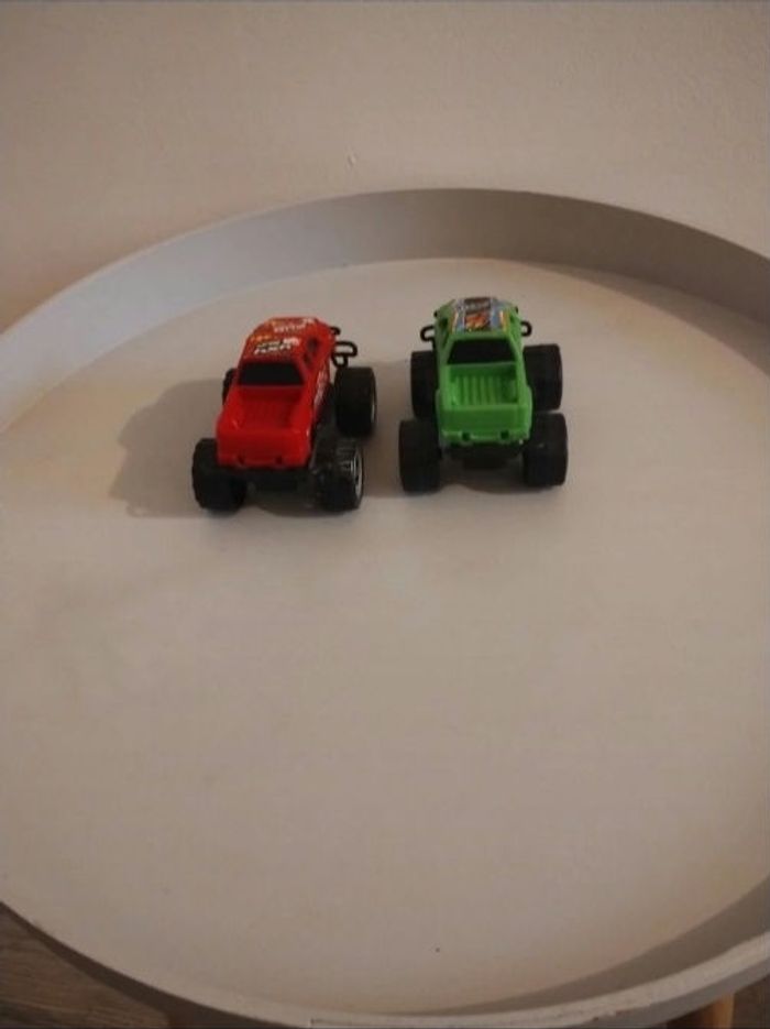 Lot de 2 monster truck - photo numéro 3