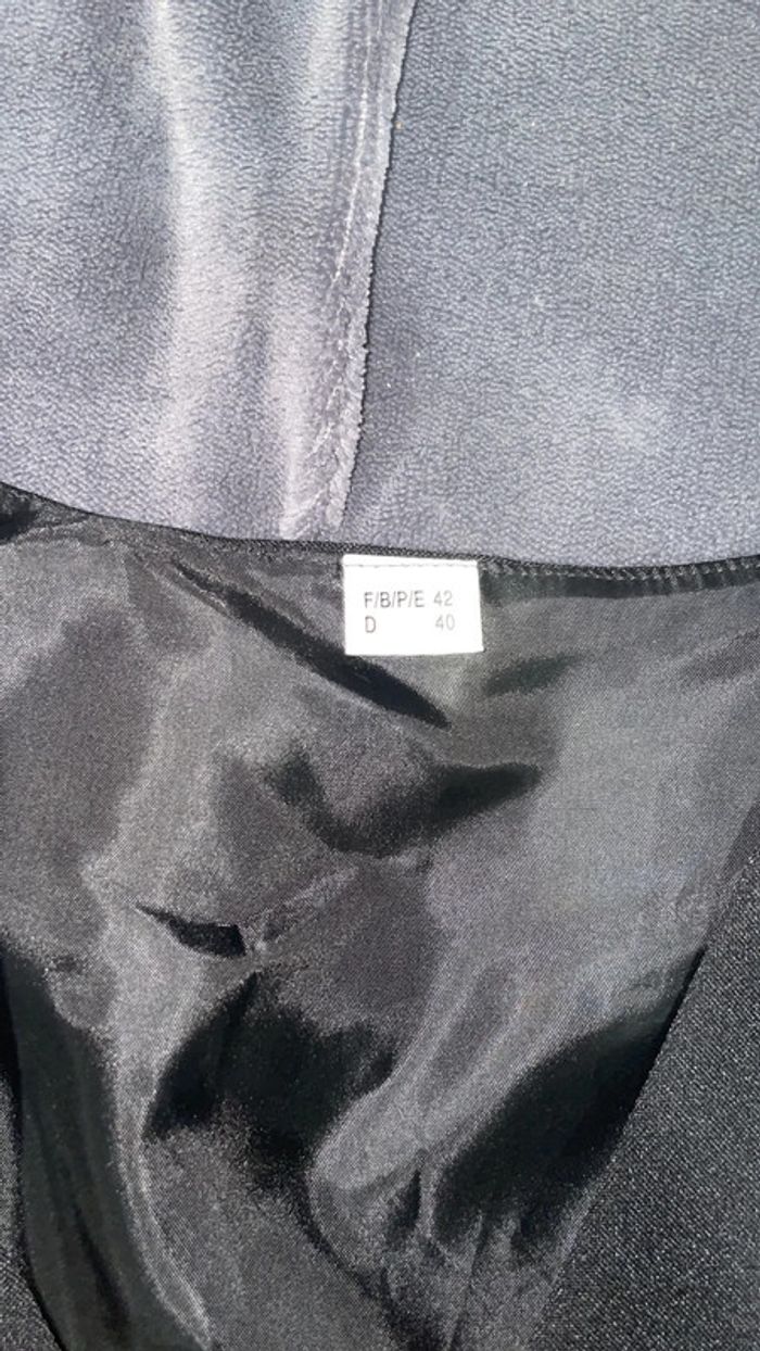 Robe noire taille 42 - photo numéro 2