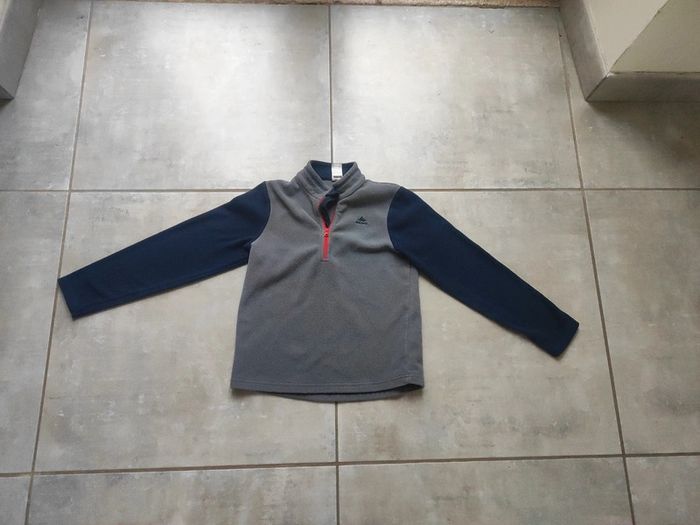 Polaire garçon taille 10-11 ans.