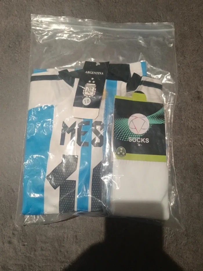 Tenue foot Léo Messi argentine. T.18 - photo numéro 5