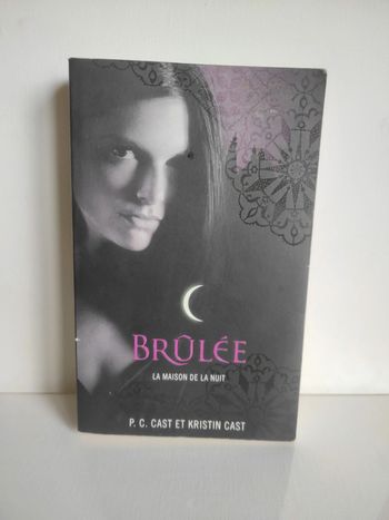 Livre la maison de la nuit tome 7 brûlée