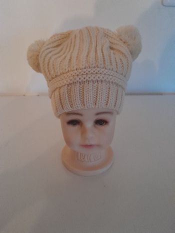Bonnet pompons beige Taille 2-3ans