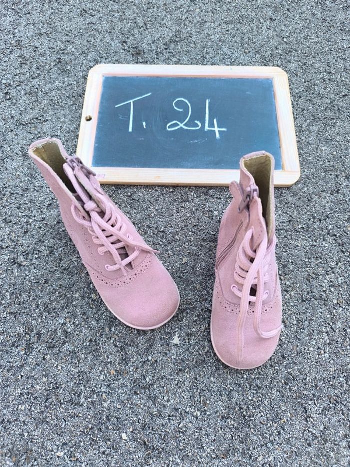 Bottes taille 24 en très bon état
