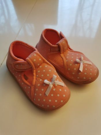 CHAUSSONS FILLE T26 NEUFS