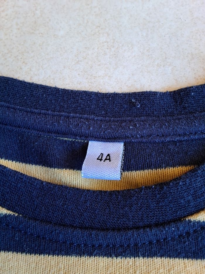 Tee-shirt 4 ans, Parfait état - photo numéro 4
