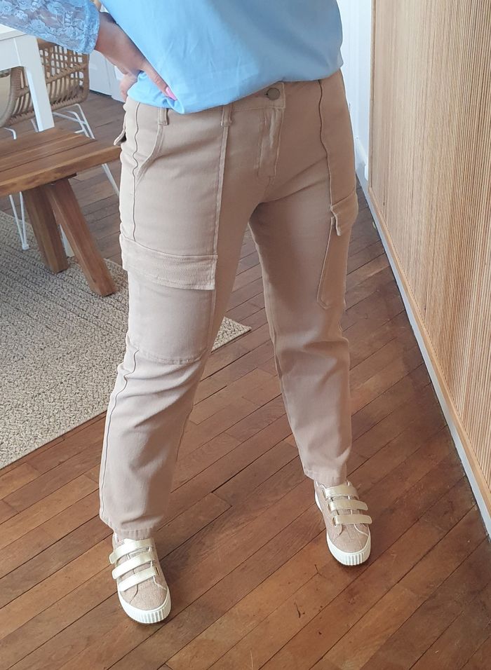 Pantalon droit Cargo beige
Taille 38