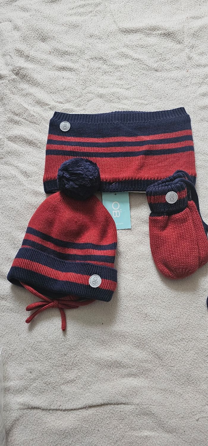 Lot bonnet snood et moufles neuf - photo numéro 4