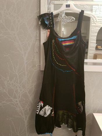 Robe originale de couleur noir