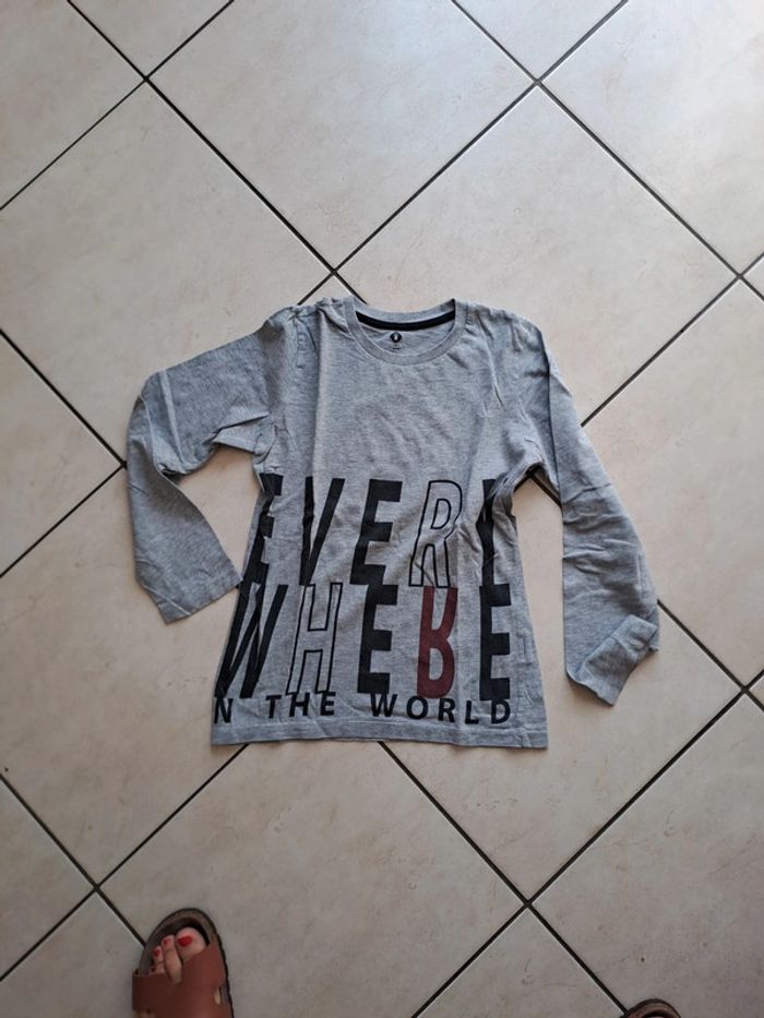 Lot 10 ans sweat et tee shirt manches longues - photo numéro 4