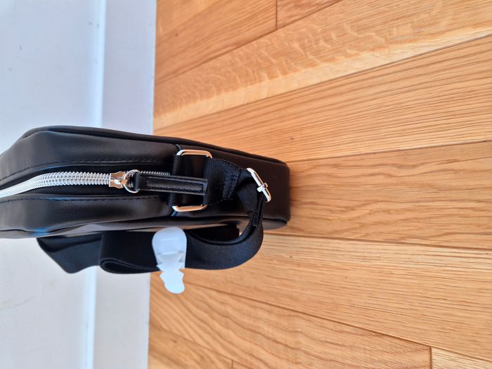 Grande Sacoche "Hugo Boss" noir neuve sous blister. - photo numéro 6