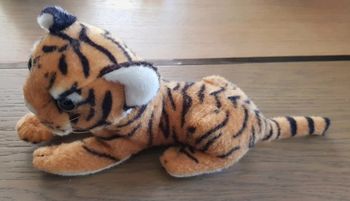 Tigre en peluche en parfait état