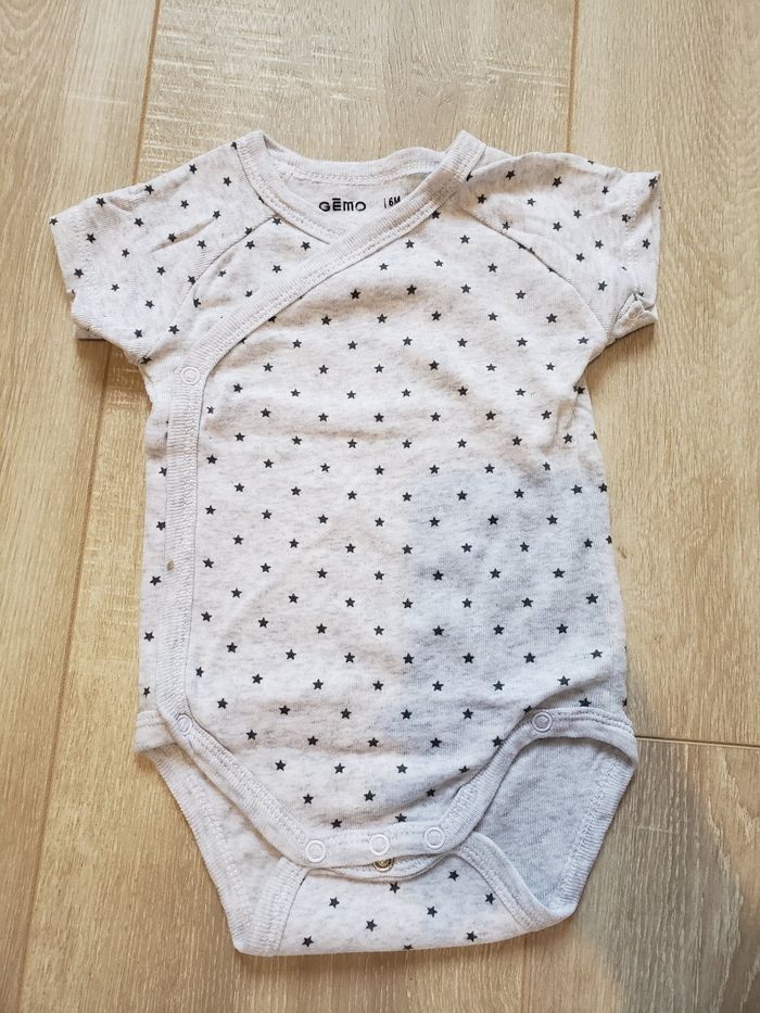 Lot bodies taille 6mois - photo numéro 5