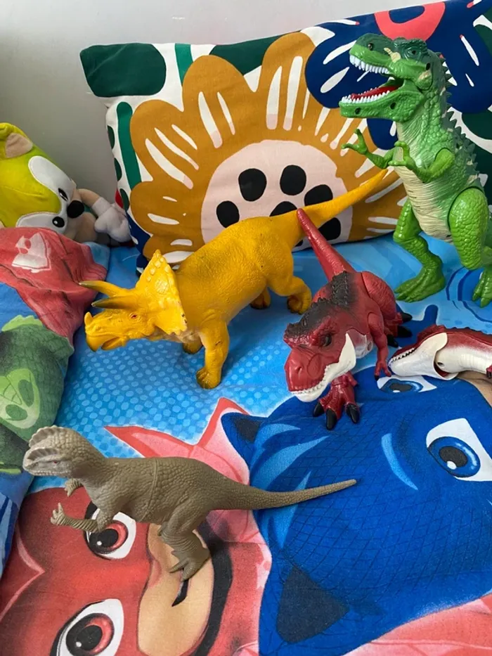 Lot de dinosaures - photo numéro 2