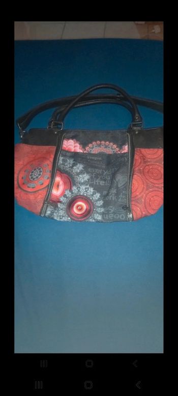 Sac à main desigual.