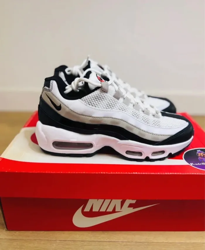 Nike Air Max 95 Patent Black And White Taille 38.5 - photo numéro 2