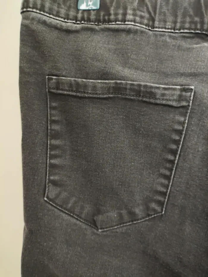 Pantalon  jogging noir taille élastique Kiabi – T42 / 30L - photo numéro 8