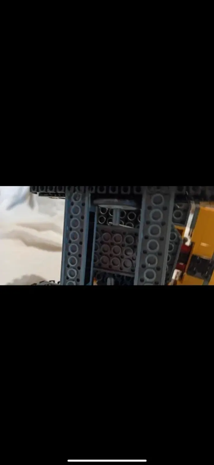 Véhicule engin de démolition tournant sur chenilles lego - photo numéro 7