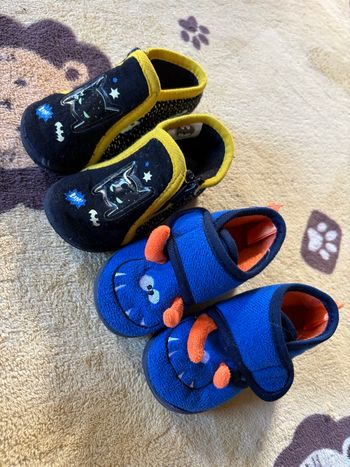 2 paires de chaussons bébé 20