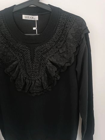 Pull noir dentelle noire Taille M/L Neuf avec étiquette