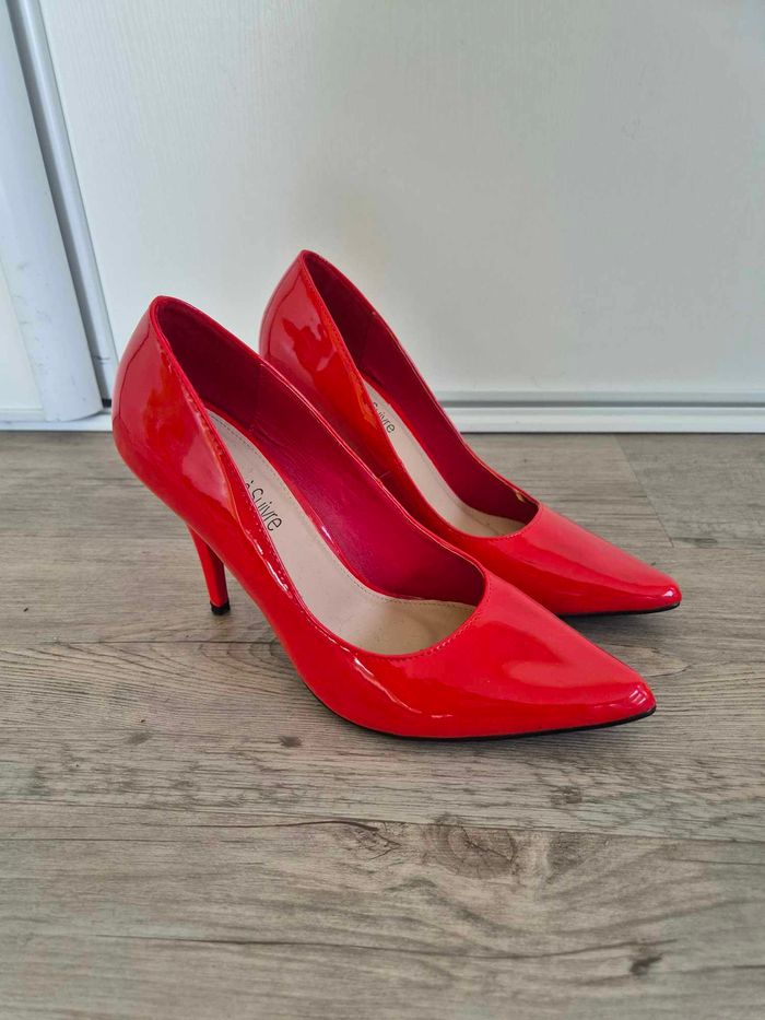 Escarpins vernis rouge - photo numéro 2