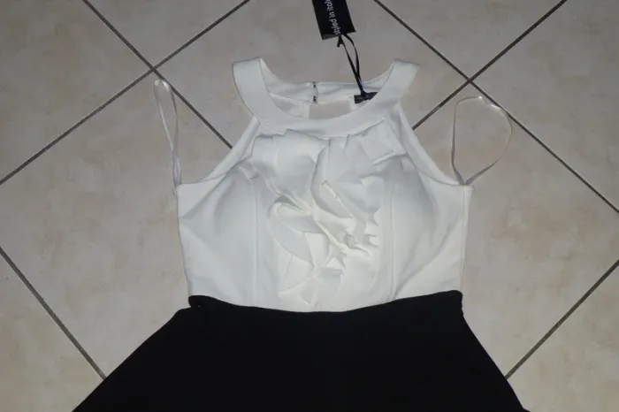 jolie robe blanche / noir taille L ou XL neuve - photo numéro 2