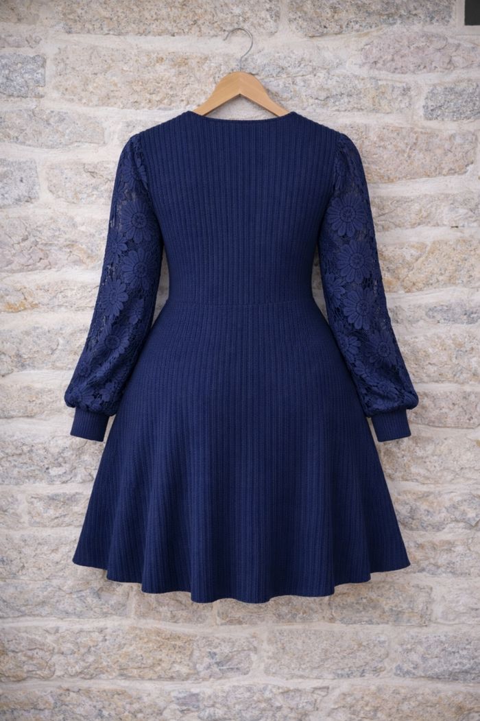 Robe patineuse en tricot manches longues dentelle midnight blue Femme taille 52 marque Asos 💍 - photo numéro 8