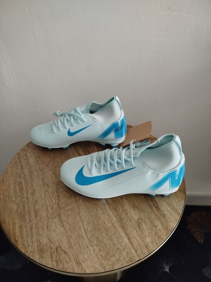 Crampons Nike T 37,5 - photo numéro 2