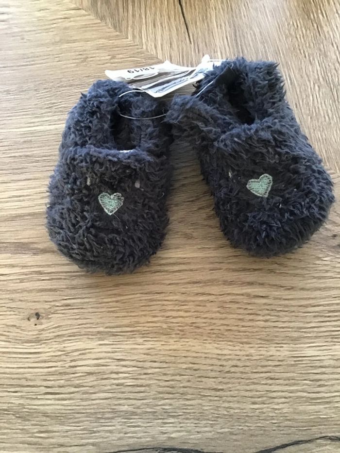 Chaussons bébé 18/19 neuf étiqueté