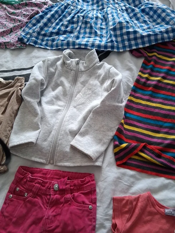 Lot vêtements fille 4 ans - photo numéro 10