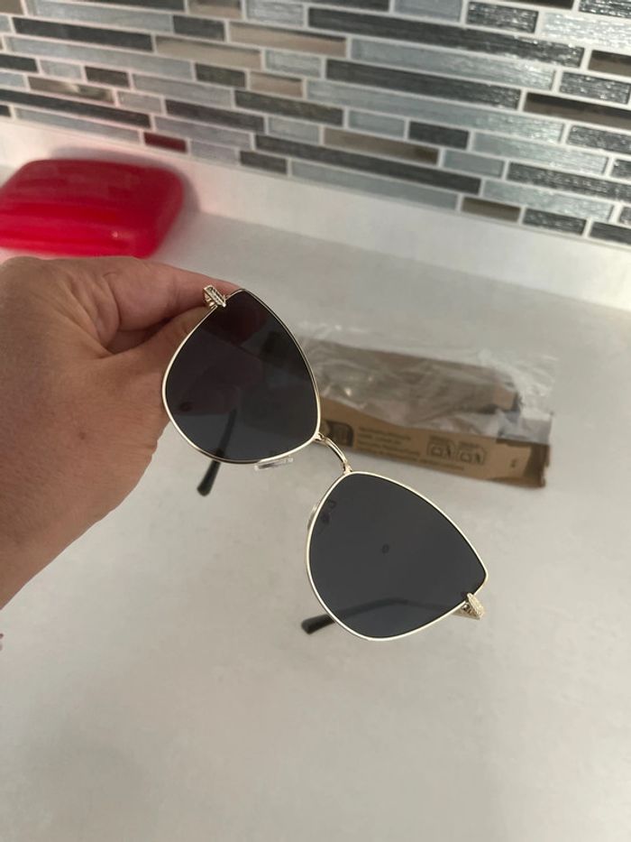 Lunette de soleil - photo numéro 2