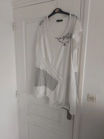 Tunique blanche et grise