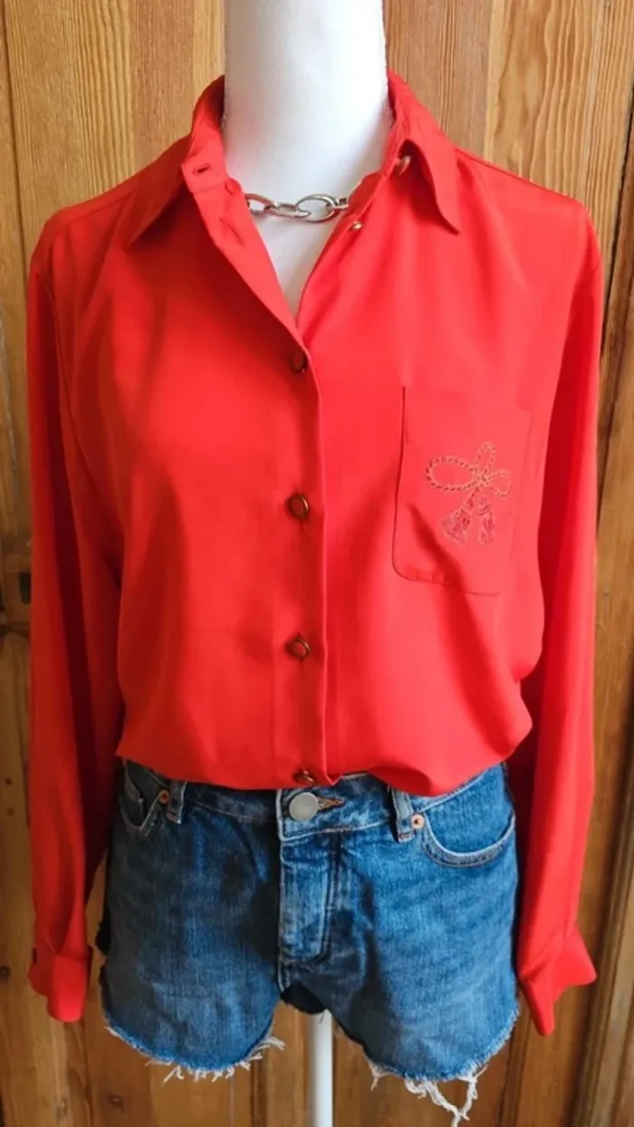 Chemise vintage rouge details broderie