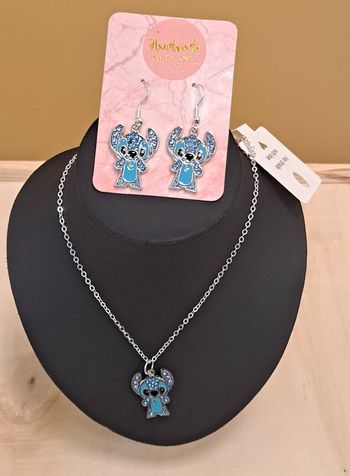parure neuve boucles d'oreilles et collier stitch strass diamants création artisanale bijoux