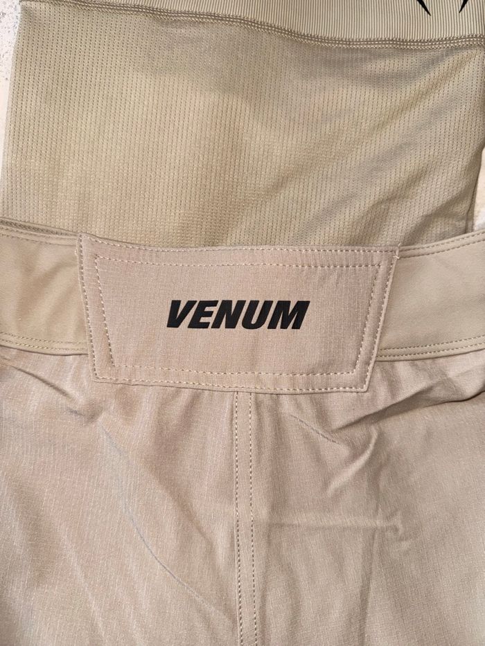 Ensemble Venum G-Fit Air L - Rashguard manches longues + Fightshort sable - Neuf - photo numéro 2