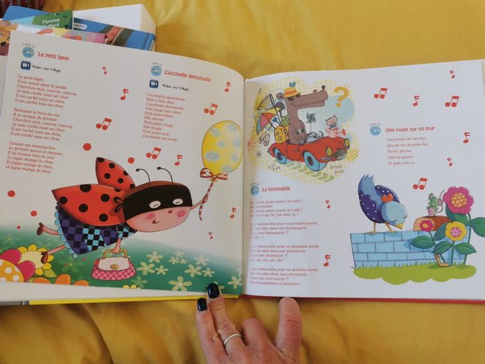 Livre avec 2 CD 100 comptines et jeux de doigts - photo numéro 3