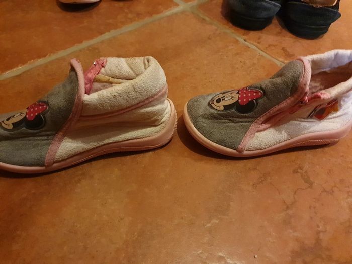 chaussons minnie taille 26 - photo numéro 2